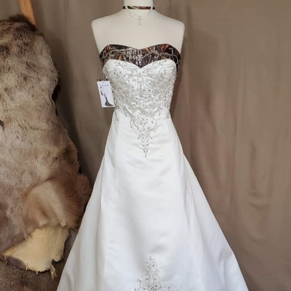 Mossy Oak Camo Ivory Satin Wedding Dress Size 26/28 NEW